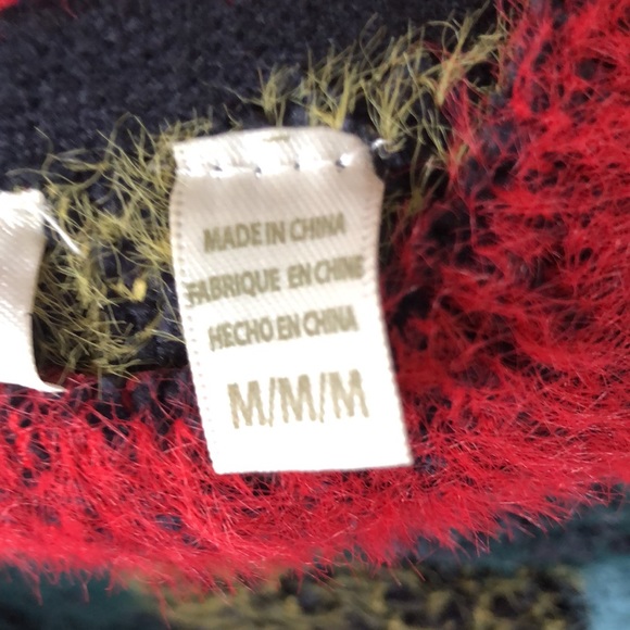 Long Sleeve sweater, hip length, crew neck. - Picture 6 of 7